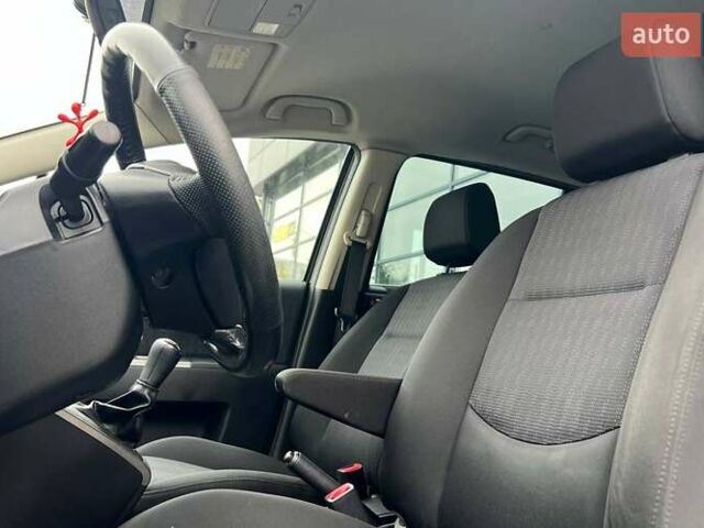 Черный Мазда 5, объемом двигателя 2 л и пробегом 161 тыс. км за 8000 $, фото 9 на Automoto.ua