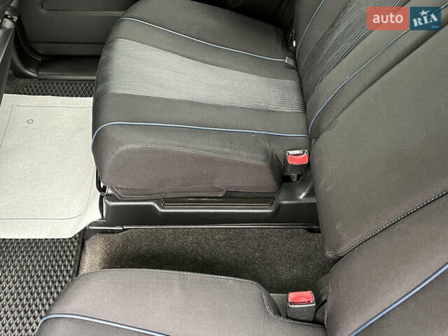 Чорний Мазда 5, об'ємом двигуна 2 л та пробігом 231 тис. км за 7999 $, фото 46 на Automoto.ua