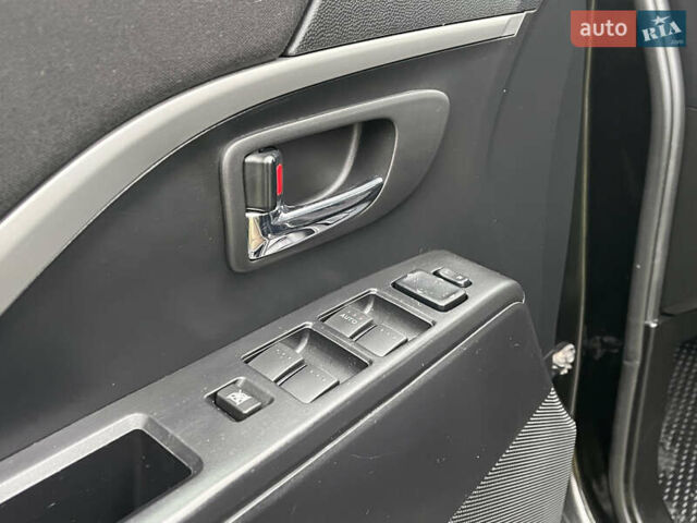 Чорний Мазда 5, об'ємом двигуна 2 л та пробігом 231 тис. км за 7999 $, фото 38 на Automoto.ua