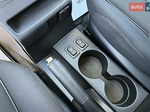 Чорний Мазда 5, об'ємом двигуна 1.56 л та пробігом 238 тис. км за 7200 $, фото 13 на Automoto.ua