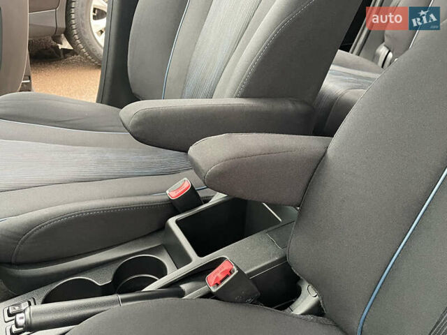 Черный Мазда 5, объемом двигателя 2 л и пробегом 210 тыс. км за 8100 $, фото 30 на Automoto.ua