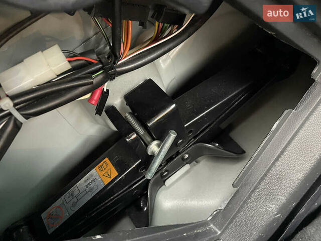 Черный Мазда 5, объемом двигателя 2 л и пробегом 210 тыс. км за 8100 $, фото 63 на Automoto.ua