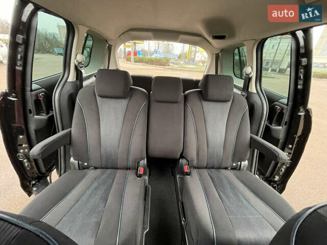 Черный Мазда 5, объемом двигателя 2 л и пробегом 210 тыс. км за 8100 $, фото 70 на Automoto.ua