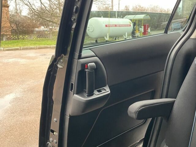 Чорний Мазда 5, об'ємом двигуна 2 л та пробігом 210 тис. км за 7950 $, фото 23 на Automoto.ua