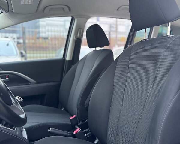 Черный Мазда 5, объемом двигателя 1.8 л и пробегом 171 тыс. км за 11000 $, фото 24 на Automoto.ua