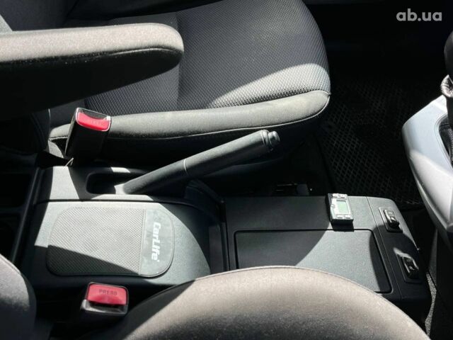 Червоний Мазда 5, об'ємом двигуна 2 л та пробігом 298 тис. км за 5290 $, фото 13 на Automoto.ua