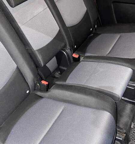Красный Мазда 5, объемом двигателя 2 л и пробегом 320 тыс. км за 3900 $, фото 24 на Automoto.ua