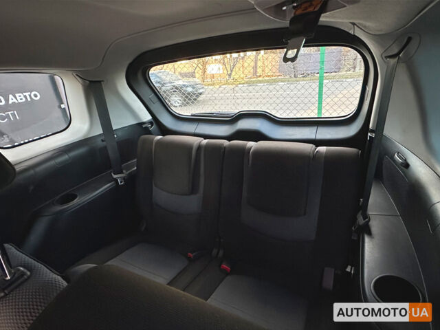 Красный Мазда 5, объемом двигателя 2 л и пробегом 287 тыс. км за 4999 $, фото 18 на Automoto.ua