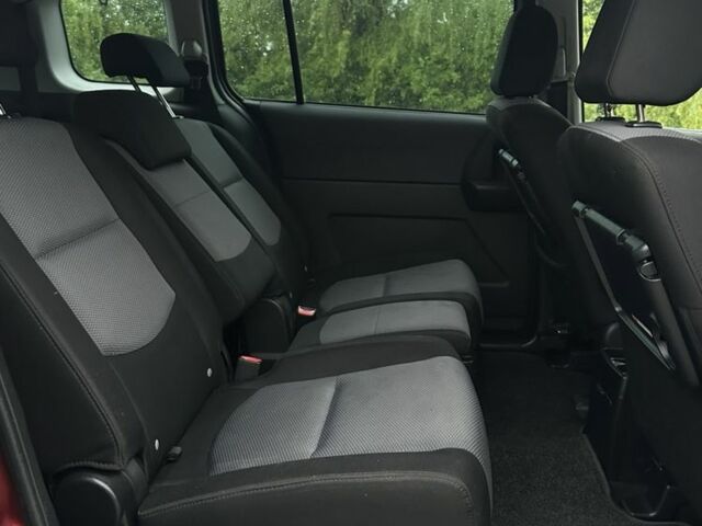 Червоний Мазда 5, об'ємом двигуна 0 л та пробігом 221 тис. км за 1950 $, фото 7 на Automoto.ua