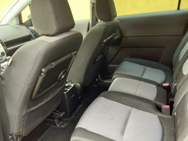 Красный Мазда 5, объемом двигателя 2 л и пробегом 290 тыс. км за 4300 $, фото 4 на Automoto.ua