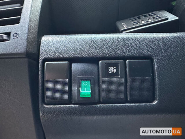 Красный Мазда 5, объемом двигателя 2 л и пробегом 287 тыс. км за 4999 $, фото 10 на Automoto.ua