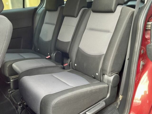 Красный Мазда 5, объемом двигателя 2 л и пробегом 290 тыс. км за 4300 $, фото 5 на Automoto.ua