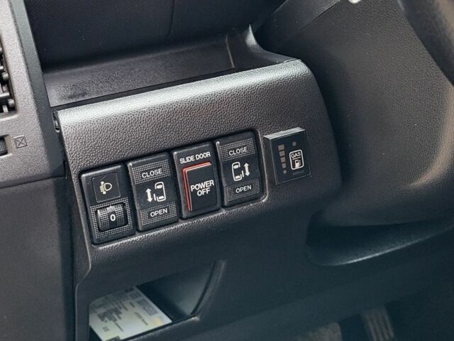 Красный Мазда 5, объемом двигателя 2 л и пробегом 214 тыс. км за 5800 $, фото 9 на Automoto.ua