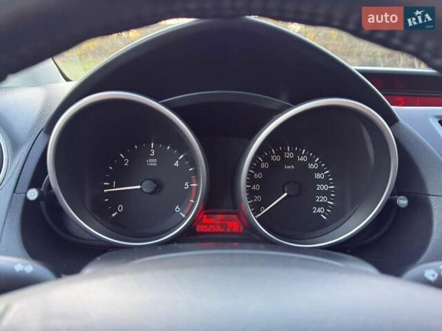 Мазда 5, об'ємом двигуна 1.6 л та пробігом 205 тис. км за 9000 $, фото 7 на Automoto.ua