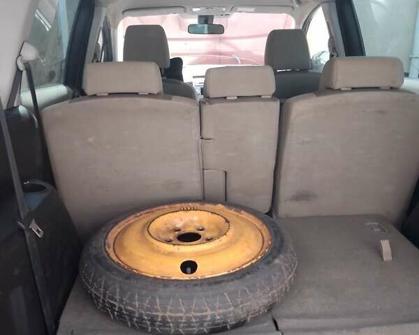 Серый Мазда 5, объемом двигателя 2 л и пробегом 354 тыс. км за 4200 $, фото 5 на Automoto.ua