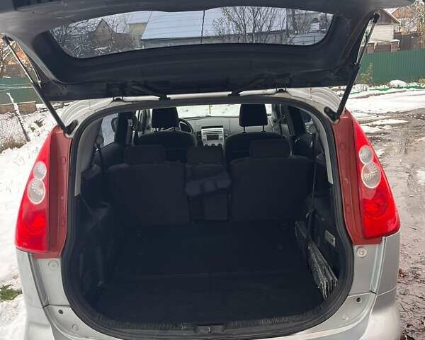 Сірий Мазда 5, об'ємом двигуна 1.8 л та пробігом 243 тис. км за 5400 $, фото 12 на Automoto.ua