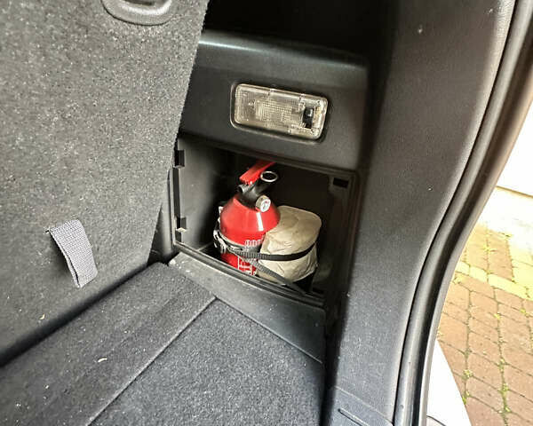 Сірий Мазда 5, об'ємом двигуна 2.01 л та пробігом 228 тис. км за 4950 $, фото 17 на Automoto.ua