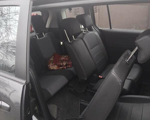 Серый Мазда 5, объемом двигателя 2 л и пробегом 163 тыс. км за 6500 $, фото 2 на Automoto.ua