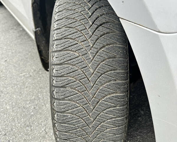 Серый Мазда 5, объемом двигателя 2 л и пробегом 211 тыс. км за 5680 $, фото 17 на Automoto.ua