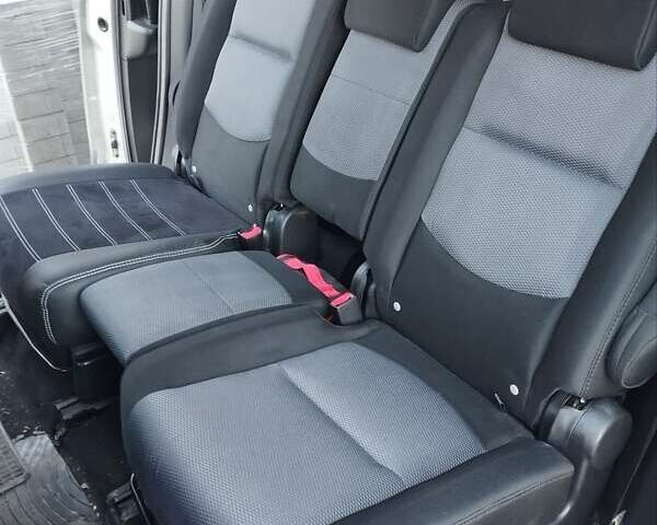 Сірий Мазда 5, об'ємом двигуна 2 л та пробігом 286 тис. км за 5400 $, фото 26 на Automoto.ua