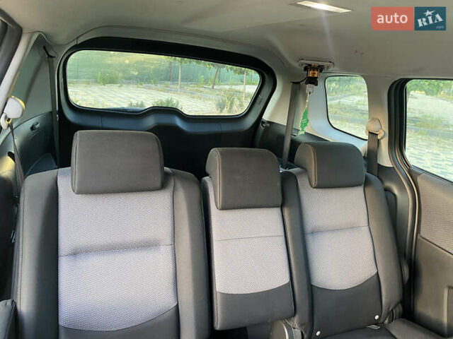 Серый Мазда 5, объемом двигателя 2 л и пробегом 280 тыс. км за 4999 $, фото 12 на Automoto.ua