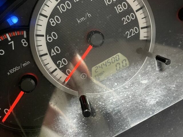 Серый Мазда 5, объемом двигателя 1.8 л и пробегом 3 тыс. км за 3000 $, фото 2 на Automoto.ua