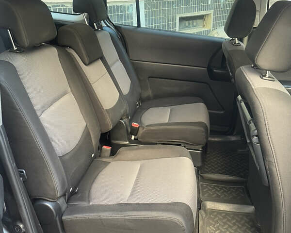 Сірий Мазда 5, об'ємом двигуна 2 л та пробігом 246 тис. км за 4700 $, фото 6 на Automoto.ua