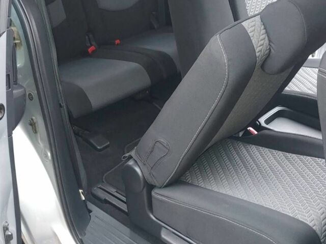 Мазда 5 2006 в Репке на Automoto.ua Серый Мазда 5, объемом двигателя 1.8 л и пробегом 197 тыс. км за 4900 $, фото 4 на Automoto.ua