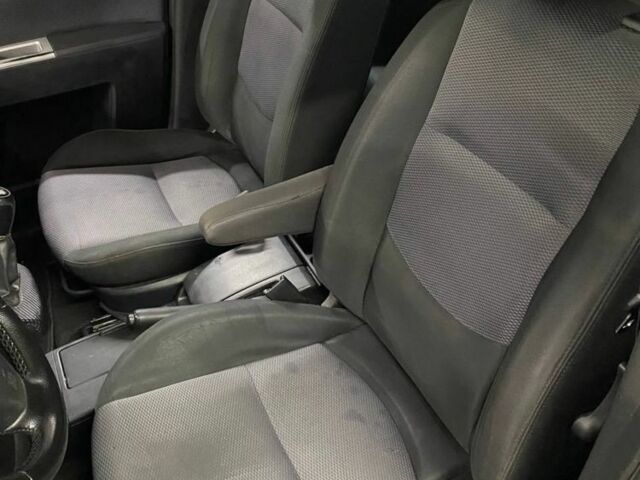 Сірий Мазда 5, об'ємом двигуна 2 л та пробігом 240 тис. км за 3200 $, фото 6 на Automoto.ua