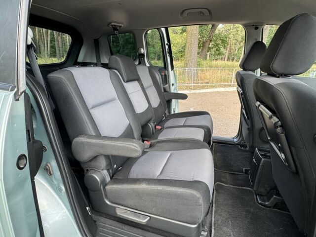 Сірий Мазда 5, об'ємом двигуна 2 л та пробігом 214 тис. км за 4300 $, фото 9 на Automoto.ua