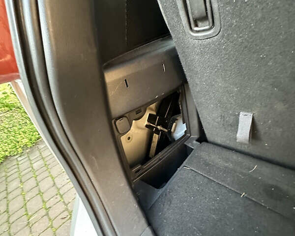 Сірий Мазда 5, об'ємом двигуна 2.01 л та пробігом 228 тис. км за 4950 $, фото 13 на Automoto.ua