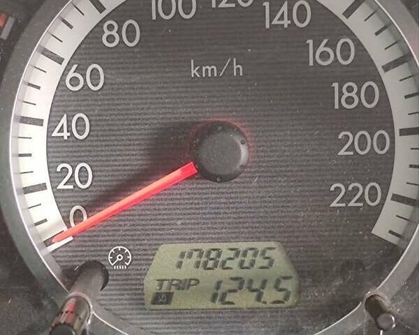 Серый Мазда 5, объемом двигателя 2 л и пробегом 178 тыс. км за 5000 $, фото 2 на Automoto.ua
