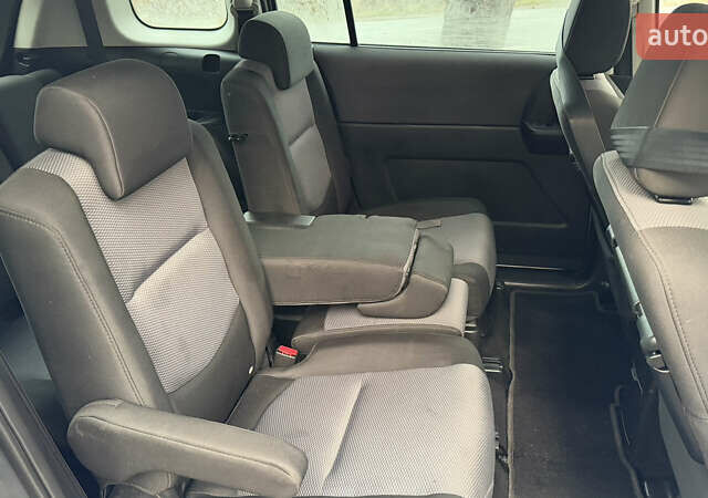 Сірий Мазда 5, об'ємом двигуна 2 л та пробігом 289 тис. км за 4900 $, фото 25 на Automoto.ua