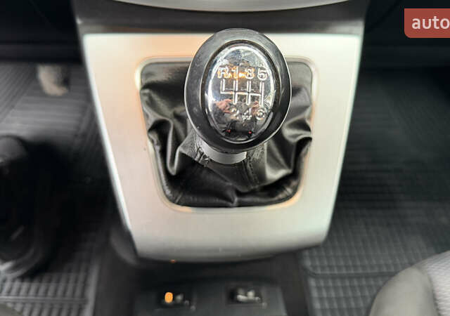 Сірий Мазда 5, об'ємом двигуна 2 л та пробігом 289 тис. км за 4900 $, фото 16 на Automoto.ua