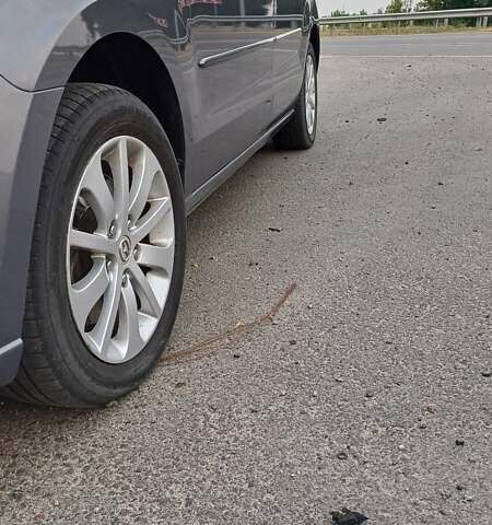 Серый Мазда 5, объемом двигателя 2 л и пробегом 184 тыс. км за 5500 $, фото 8 на Automoto.ua