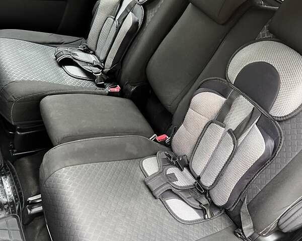 Серый Мазда 5, объемом двигателя 2 л и пробегом 244 тыс. км за 6500 $, фото 6 на Automoto.ua