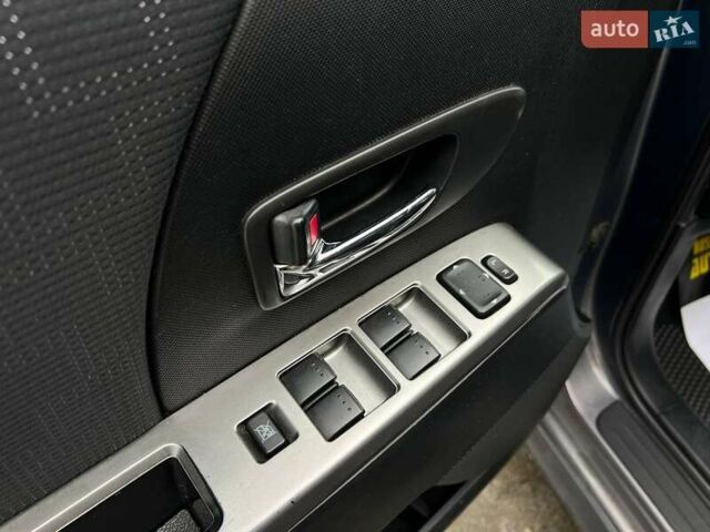 Серый Мазда 5, объемом двигателя 2 л и пробегом 264 тыс. км за 6000 $, фото 19 на Automoto.ua