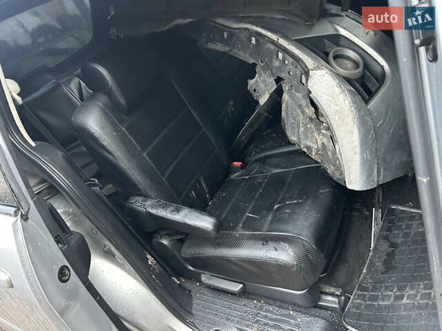 Сірий Мазда 5, об'ємом двигуна 2 л та пробігом 200 тис. км за 1500 $, фото 6 на Automoto.ua