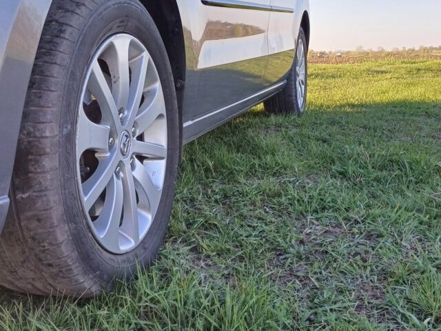 Серый Мазда 5, объемом двигателя 2 л и пробегом 195 тыс. км за 5000 $, фото 6 на Automoto.ua