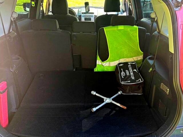 Сірий Мазда 5, об'ємом двигуна 1.8 л та пробігом 250 тис. км за 5500 $, фото 3 на Automoto.ua