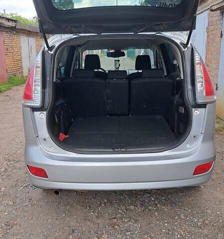 Сірий Мазда 5, об'ємом двигуна 2 л та пробігом 226 тис. км за 6800 $, фото 4 на Automoto.ua