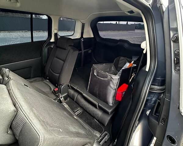 Серый Мазда 5, объемом двигателя 2 л и пробегом 260 тыс. км за 7000 $, фото 3 на Automoto.ua