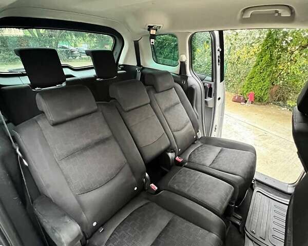 Серый Мазда 5, объемом двигателя 2 л и пробегом 273 тыс. км за 5200 $, фото 1 на Automoto.ua