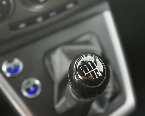 Сірий Мазда 5, об'ємом двигуна 2 л та пробігом 276 тис. км за 4900 $, фото 12 на Automoto.ua