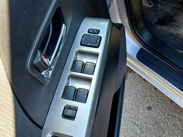 Серый Мазда 5, объемом двигателя 2 л и пробегом 278 тыс. км за 5400 $, фото 12 на Automoto.ua