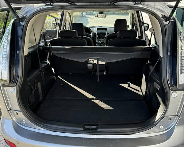 Серый Мазда 5, объемом двигателя 2 л и пробегом 177 тыс. км за 7500 $, фото 18 на Automoto.ua