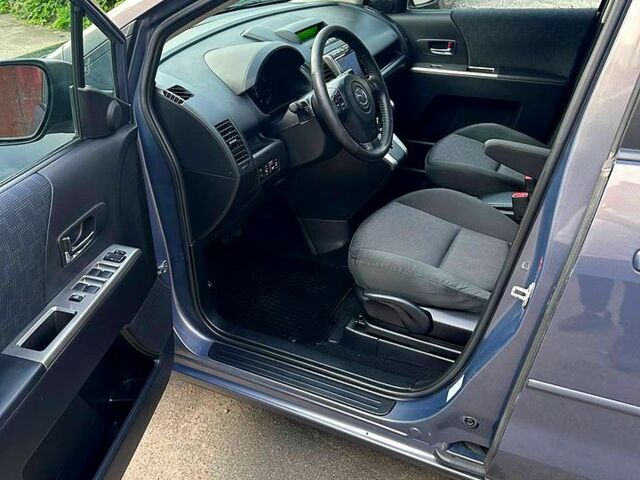 Серый Мазда 5, объемом двигателя 2 л и пробегом 261 тыс. км за 6800 $, фото 4 на Automoto.ua
