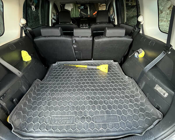 Серый Мазда 5, объемом двигателя 2 л и пробегом 250 тыс. км за 6999 $, фото 8 на Automoto.ua