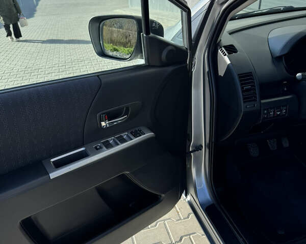 Серый Мазда 5, объемом двигателя 2 л и пробегом 177 тыс. км за 7500 $, фото 46 на Automoto.ua