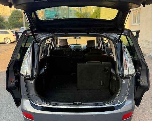 Серый Мазда 5, объемом двигателя 2 л и пробегом 270 тыс. км за 6850 $, фото 5 на Automoto.ua